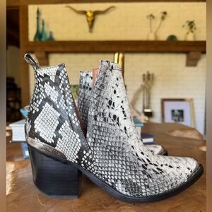 Jeffrey Campbell Cromwell Boots in Snake, Size 8M